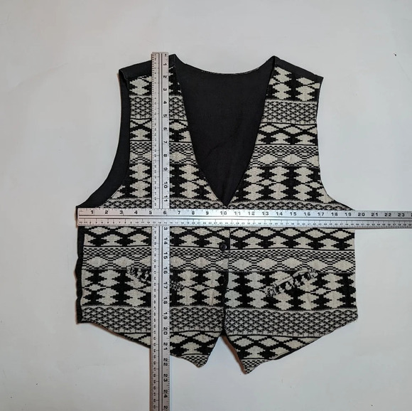 Vintage Black & White Aztec Button Front Tie Back Vest Womans Medium Boho - Picture 3 of 8